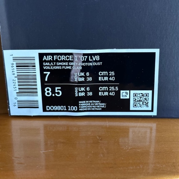 Air Force 1 ‘’07 LV8 Sail/Lt smoke grey colour Size W8.5 M7 - Picture 4 of 4